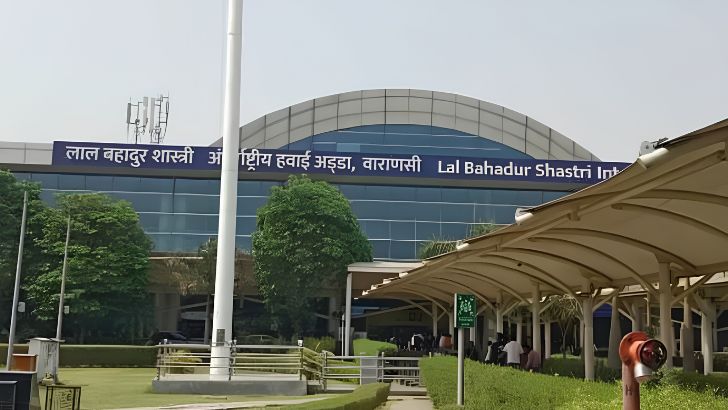 https://salarnews.in/public/uploads/images/newsimages/maannewsimage16082026_175348_varanasi airport.jpg